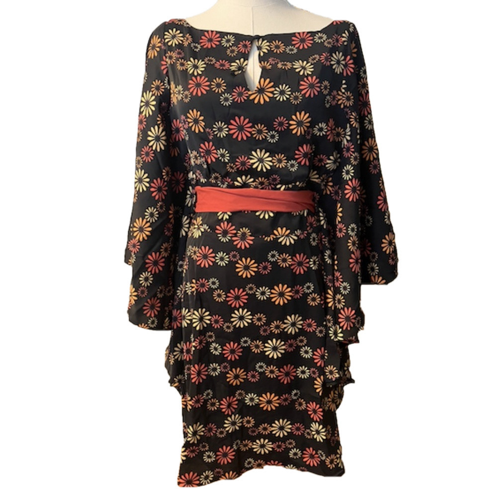 UNIQUE VINTAGE Floral Hippie Chic Bat Wing Flattering Belted Dress NWT - Picture 1 of 3